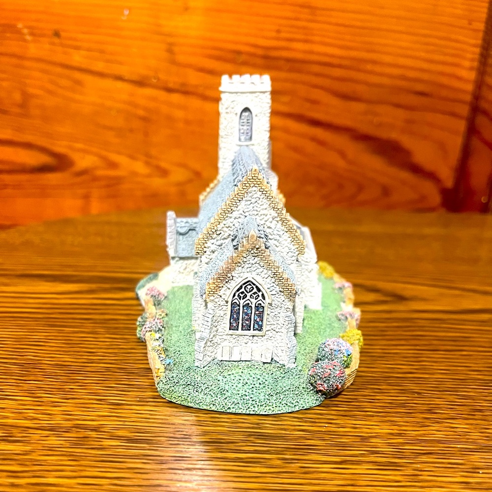 Liliput lane chapel at the crossing